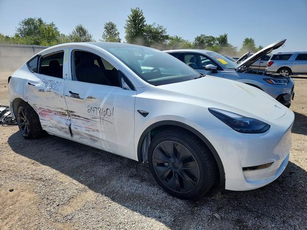 2025 TESLA MODEL Y