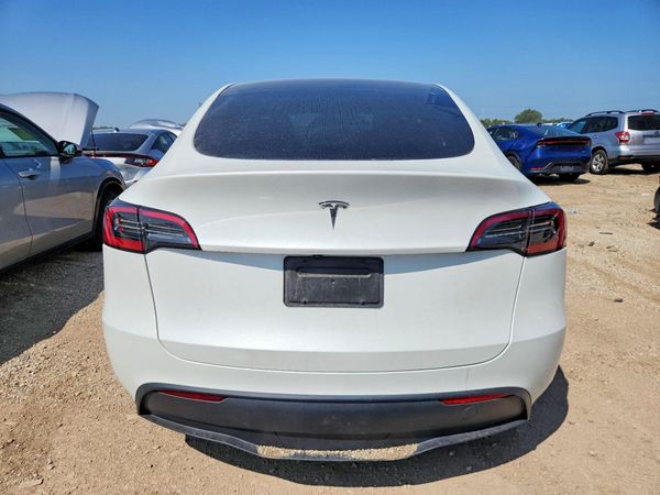 2025 TESLA MODEL Y
