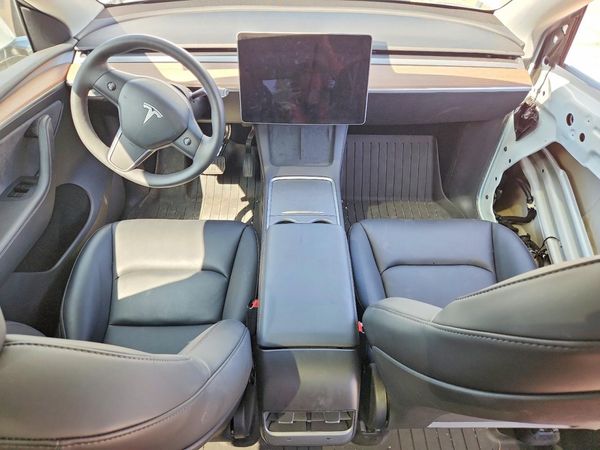 2025 TESLA MODEL Y