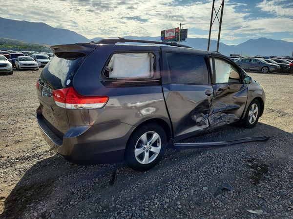 2014 TOYOTA SIENNA