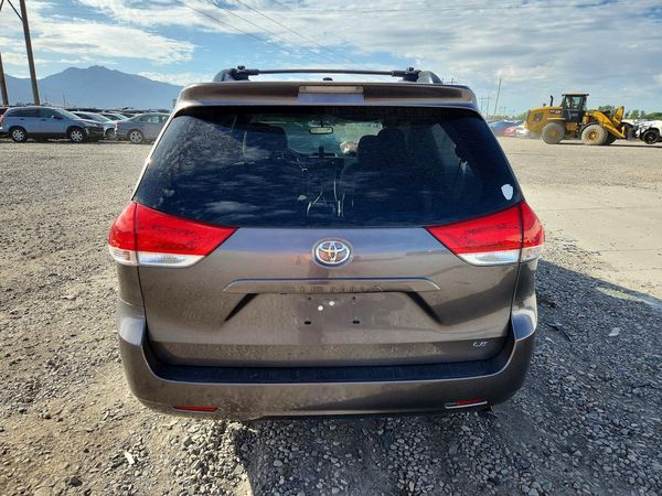 2014 TOYOTA SIENNA