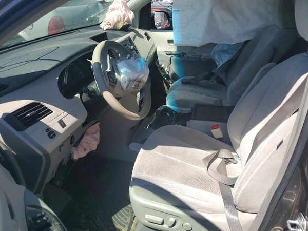 2014 TOYOTA SIENNA