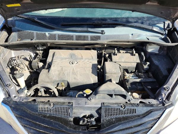 2014 TOYOTA SIENNA