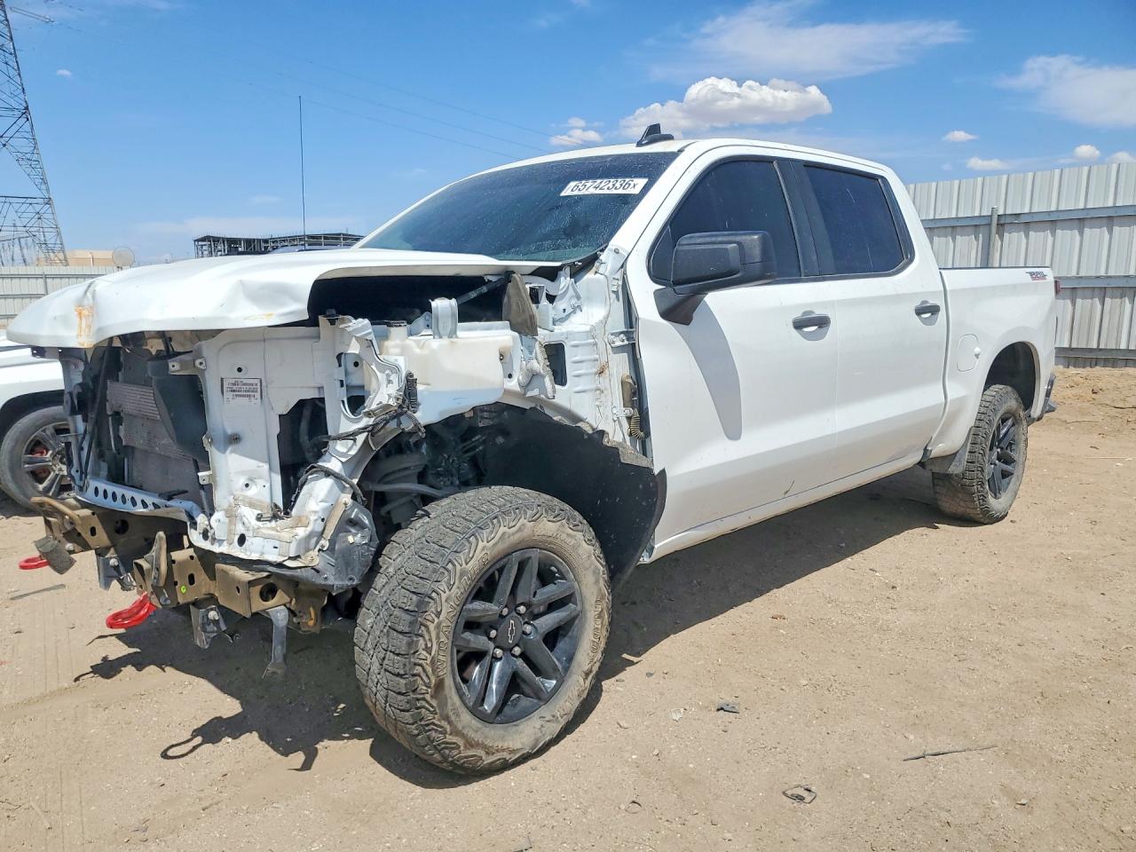 2021 CHEVROLET SILVERADO Trail Boss Custom — Front 3/4