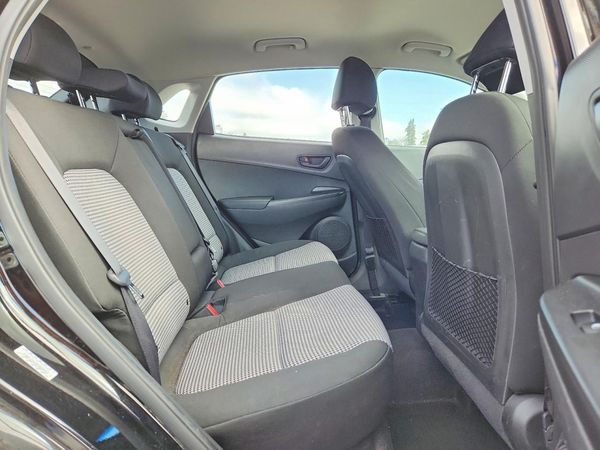 2021 HYUNDAI KONA SE
