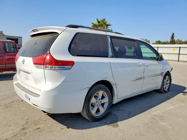 2014 TOYOTA SIENNA