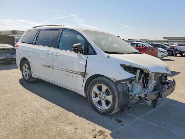 2014 TOYOTA SIENNA