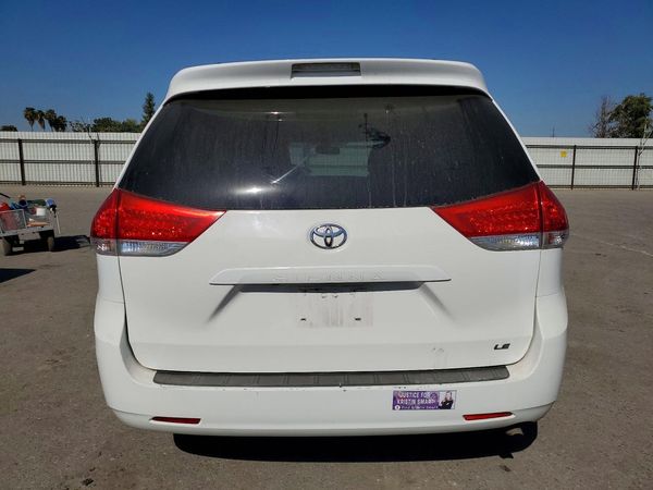 2014 TOYOTA SIENNA