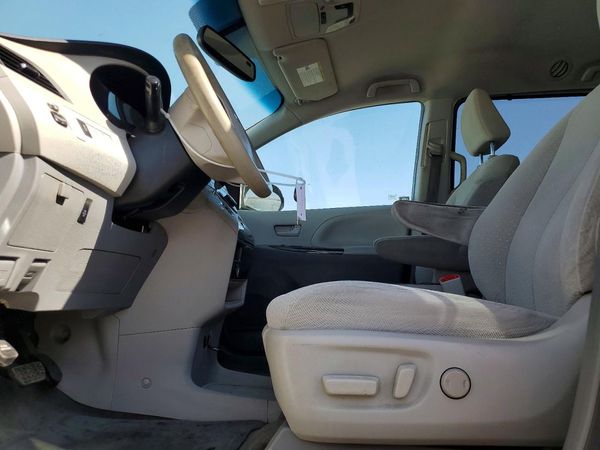 2014 TOYOTA SIENNA