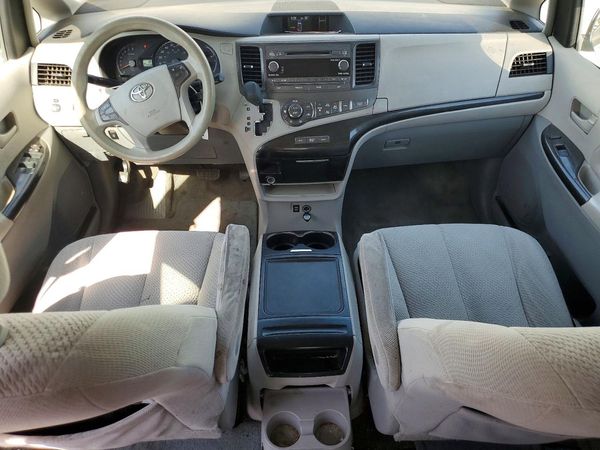2014 TOYOTA SIENNA