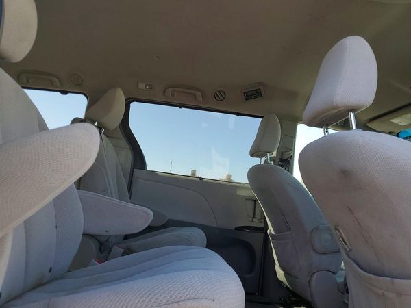 2014 TOYOTA SIENNA