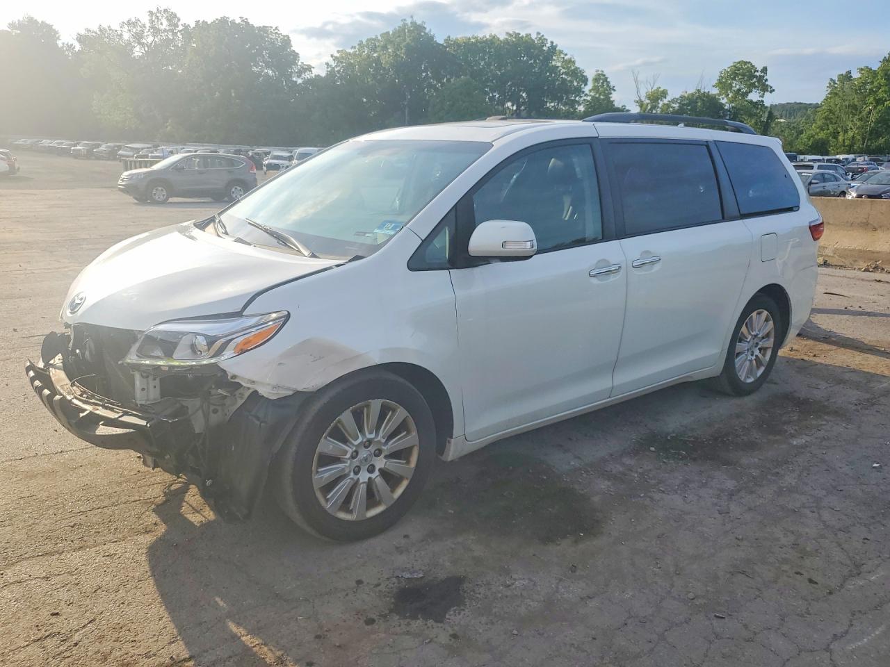 2015 TOYOTA SIENNA