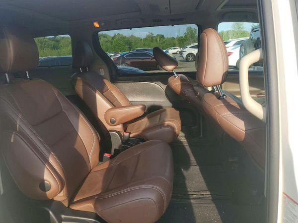 2015 TOYOTA SIENNA