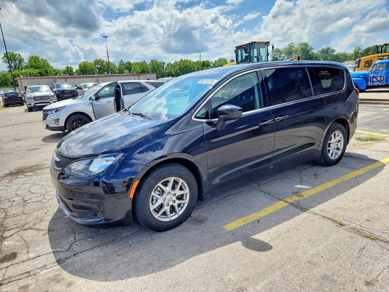 2023 CHRYSLER VOYAGER