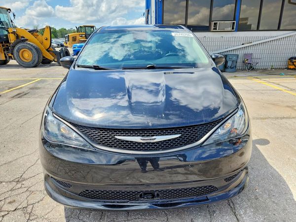 2023 CHRYSLER VOYAGER