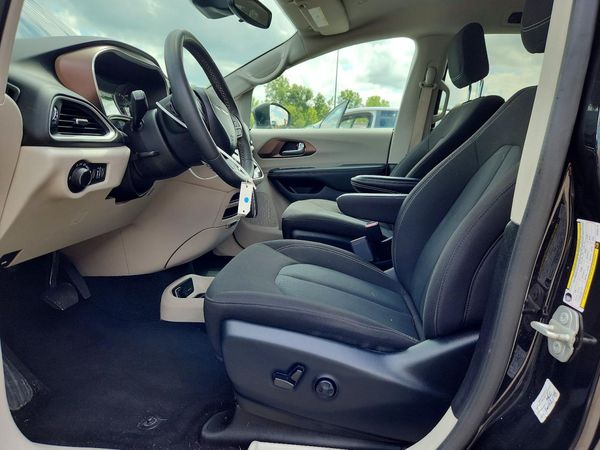2023 CHRYSLER VOYAGER