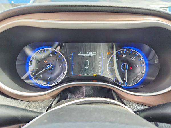 2023 CHRYSLER VOYAGER