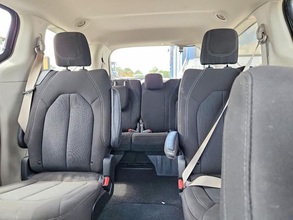 2023 CHRYSLER VOYAGER