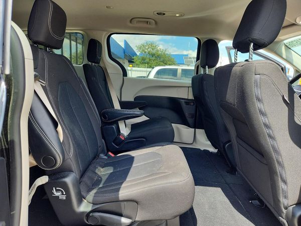 2023 CHRYSLER VOYAGER