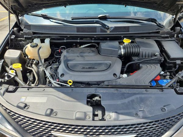 2023 CHRYSLER VOYAGER