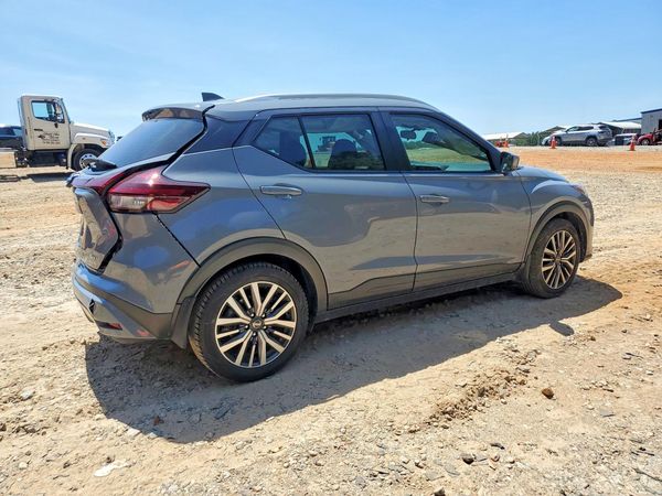 2021 NISSAN KICKS