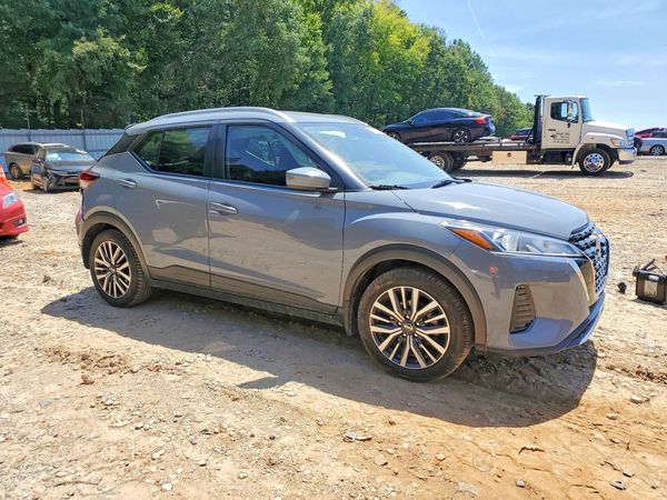 2021 NISSAN KICKS