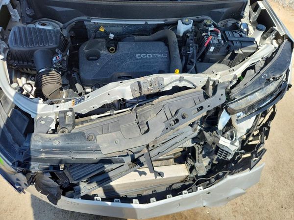 2022 CHEVROLET EQUINOX LS — Engine bay