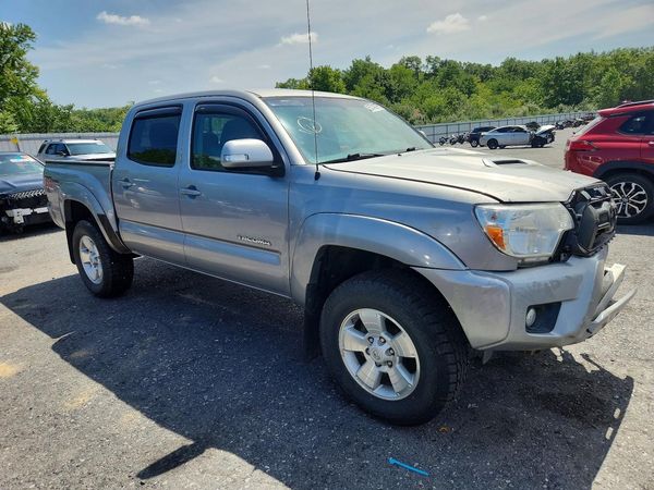 2015 TOYOTA TACOMA Delux Grade