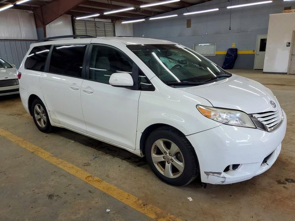 2015 TOYOTA SIENNA