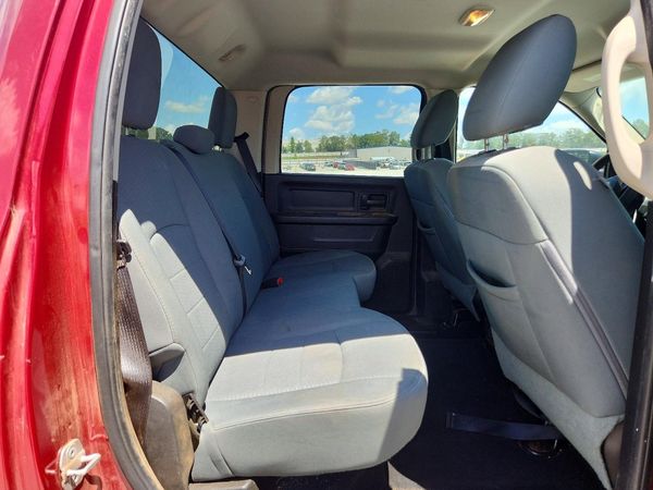 2013 RAM 1500 ST CREW CAB 4X2