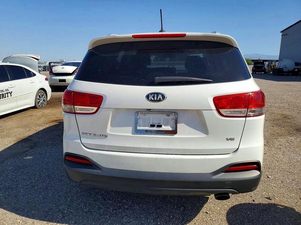 2017 KIA SORENTO L, LX