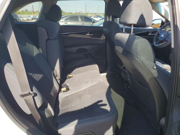2017 KIA SORENTO L, LX