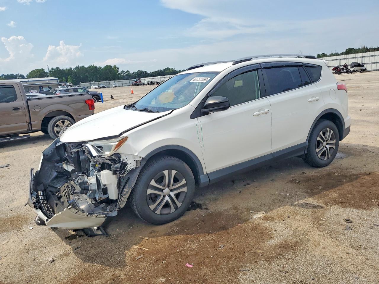 2017 TOYOTA RAV4 LE — Front 3/4