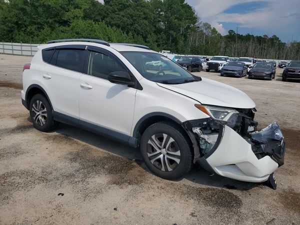 2017 TOYOTA RAV4 LE — Passenger 3/4