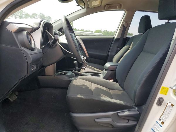 2017 TOYOTA RAV4 LE — DENT