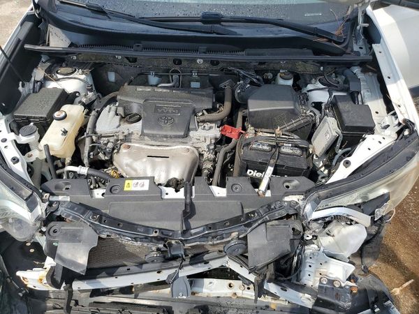 2017 TOYOTA RAV4 LE — Engine bay