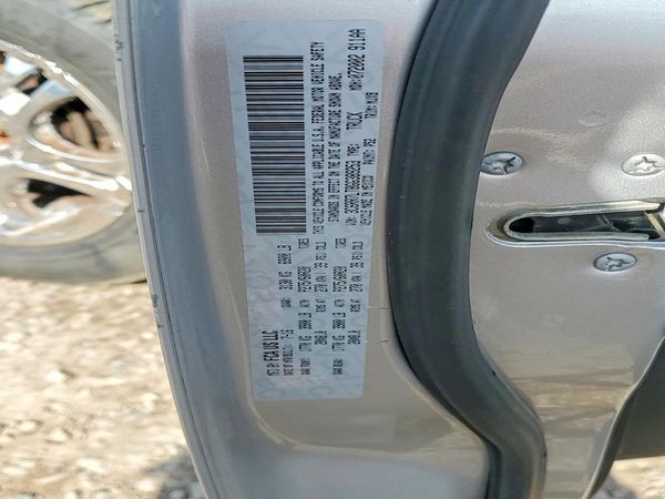 2016 RAM 1500 SLT — VINS