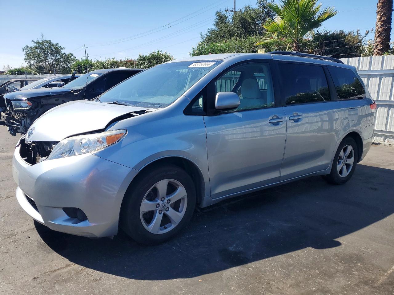 2014 TOYOTA SIENNA