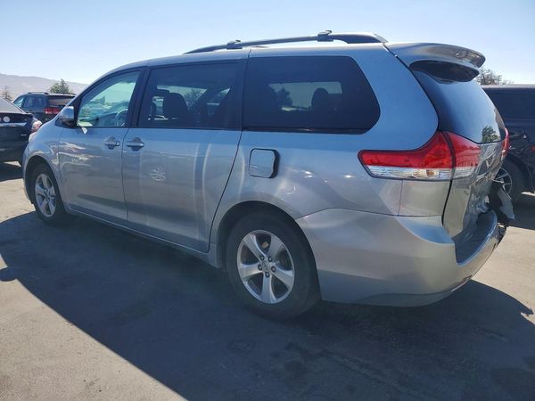 2014 TOYOTA SIENNA