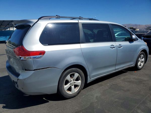 2014 TOYOTA SIENNA