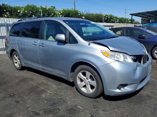 2014 TOYOTA SIENNA
