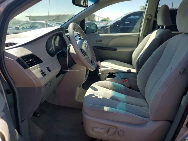 2014 TOYOTA SIENNA