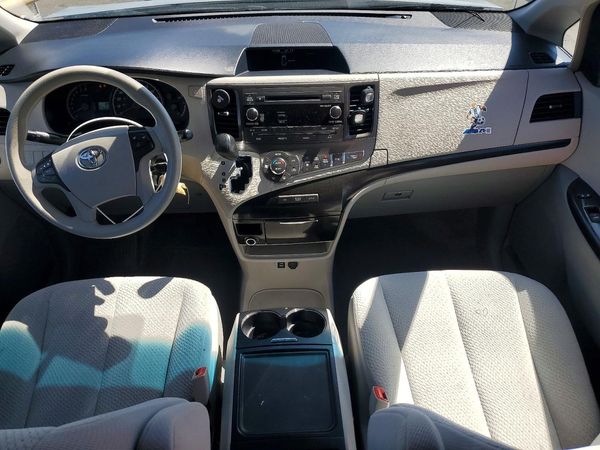 2014 TOYOTA SIENNA