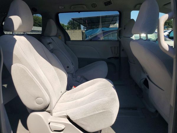 2014 TOYOTA SIENNA