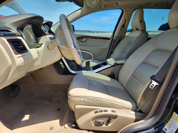 2013 VOLVO XC70