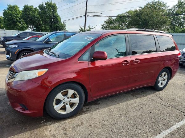 2012 TOYOTA SIENNA