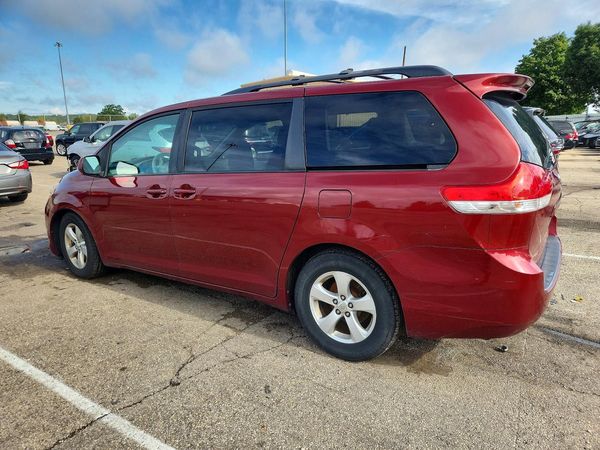 2012 TOYOTA SIENNA