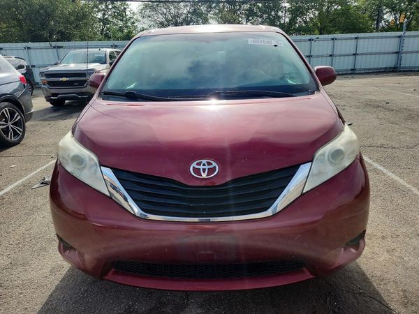 2012 TOYOTA SIENNA