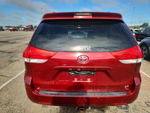 2012 TOYOTA SIENNA