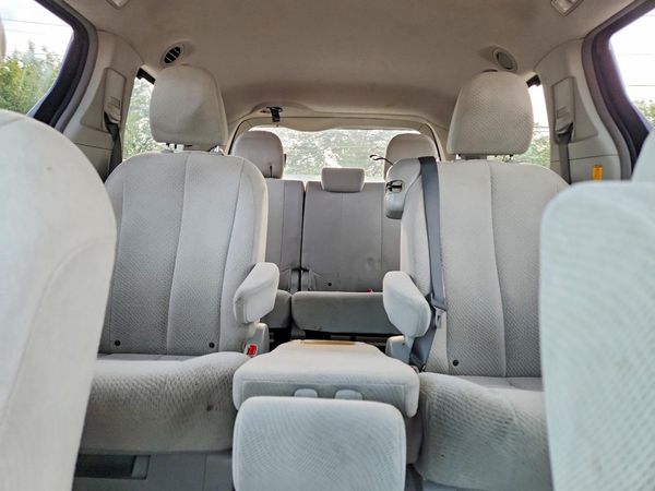 2012 TOYOTA SIENNA